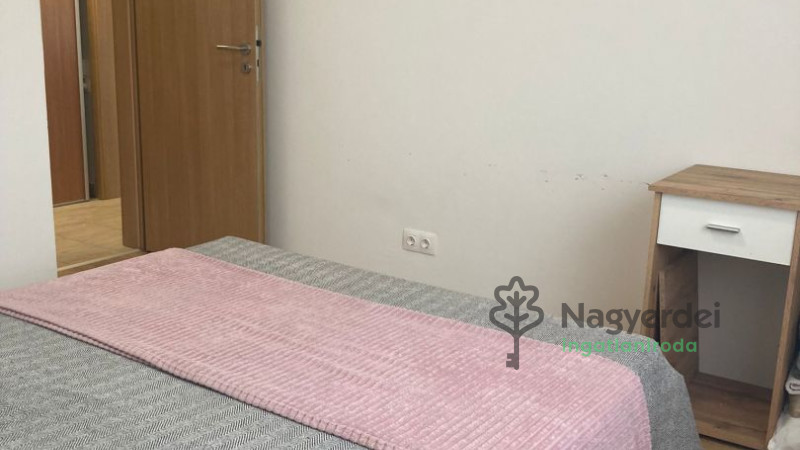 Debrecen, Péterfia, Lakás, tégla lakás  