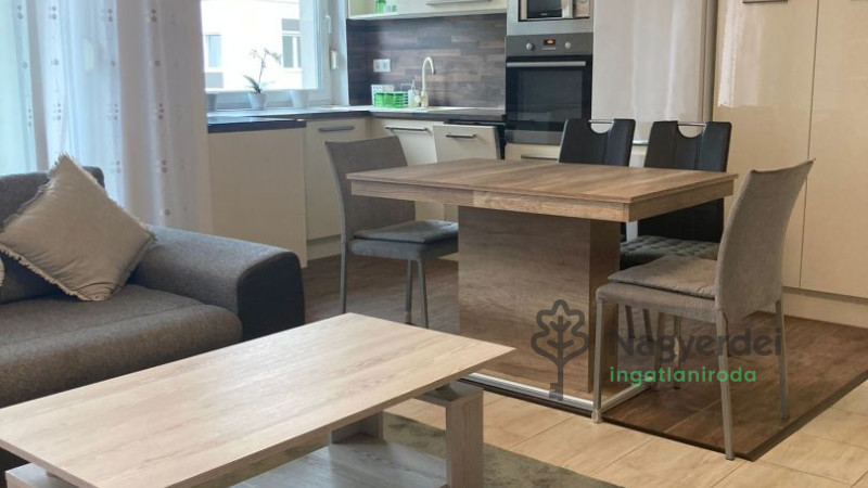 Debrecen, Péterfia, Lakás, tégla lakás  