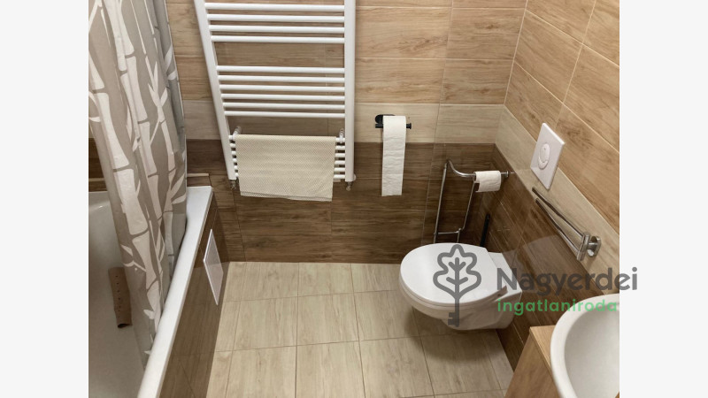 Debrecen, Péterfia, Lakás, tégla lakás  