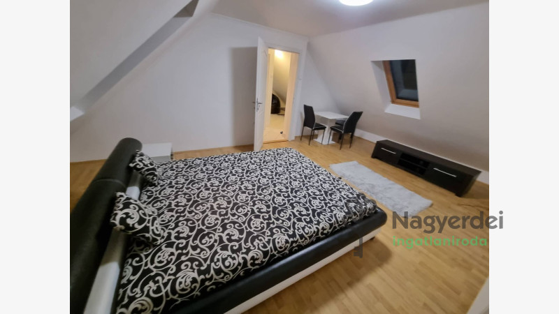 Debrecen, Széchenyikert, Lakás, tégla lakás  