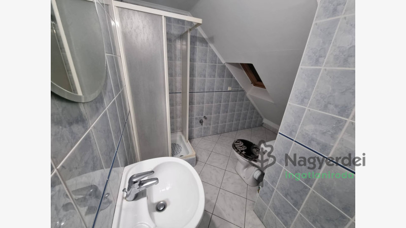 Debrecen, Széchenyikert, Lakás, tégla lakás  