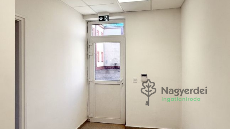 Debrecen, Iroda, nem irodaházban  