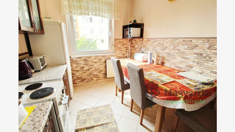 Debrecen, Lakás, panel lakás  