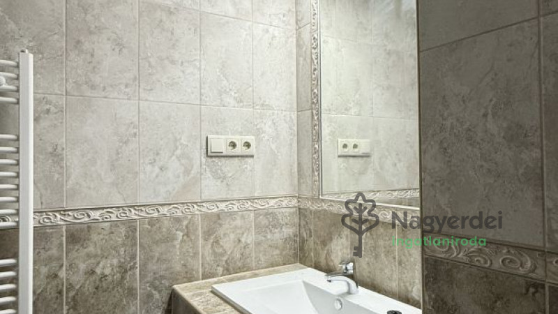 Debrecen, Belváros, Lakás, tégla lakás  