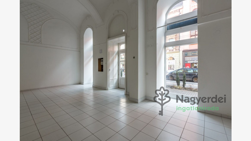 Debrecen, Belváros, Üzlethelyiség, nem üzletközpontban  