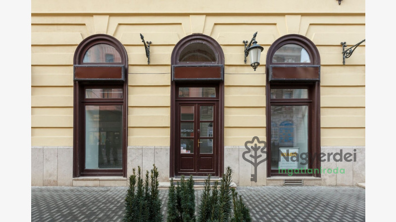 Debrecen, Belváros, Üzlethelyiség, nem üzletközpontban  
