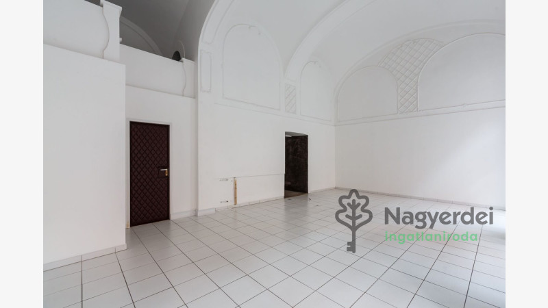 Debrecen, Belváros, Üzlethelyiség, nem üzletközpontban  