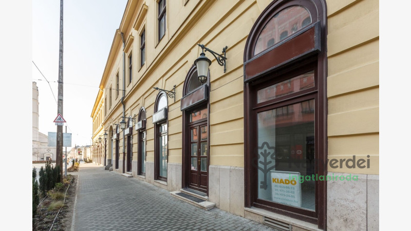 Debrecen, Belváros, Üzlethelyiség, nem üzletközpontban  