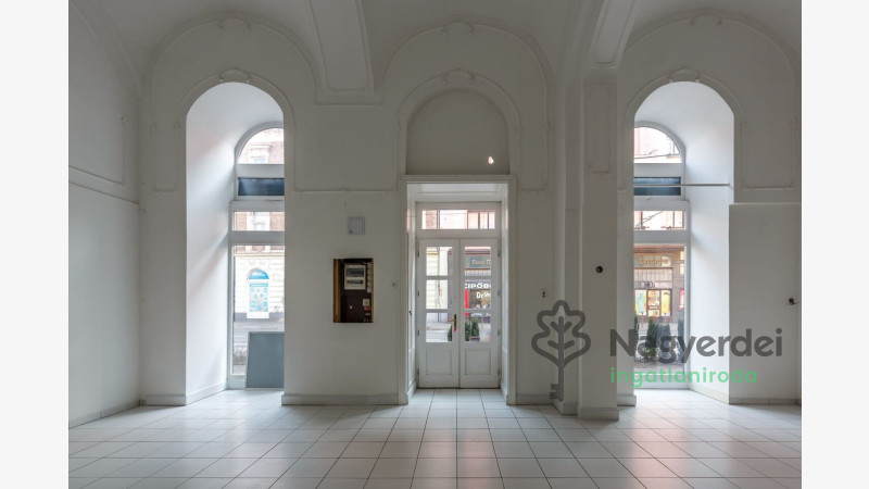 Debrecen, Belváros, Üzlethelyiség, nem üzletközpontban  