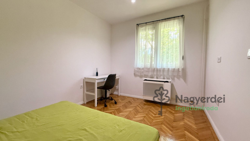 Debrecen, Nagyerdő, Lakás, tégla lakás  
