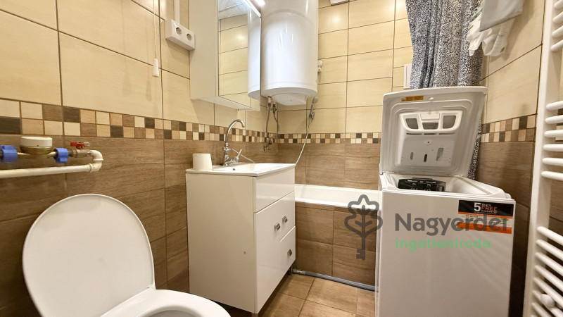 Debrecen, Nagyerdő, Lakás, tégla lakás  