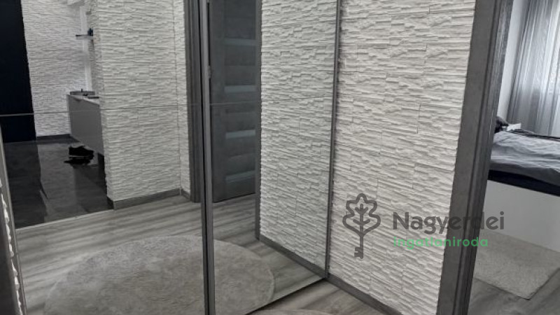 Debrecen, Burgundia, Lakás, panel lakás  