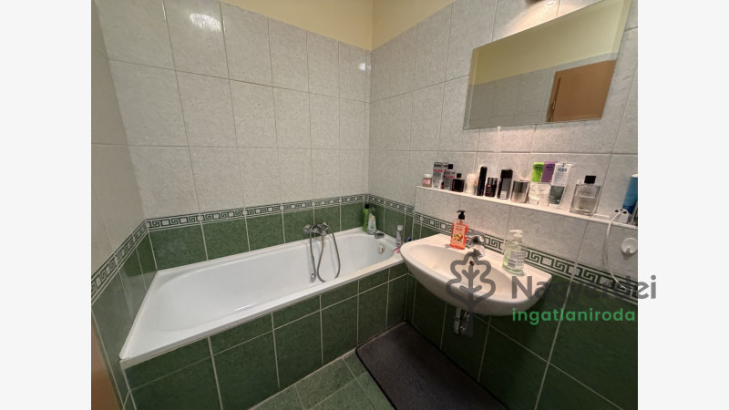 Hajdúszoboszló, Lakás, tégla lakás  