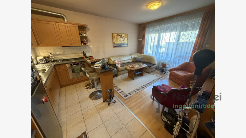 Hajdúszoboszló, Lakás, tégla lakás  