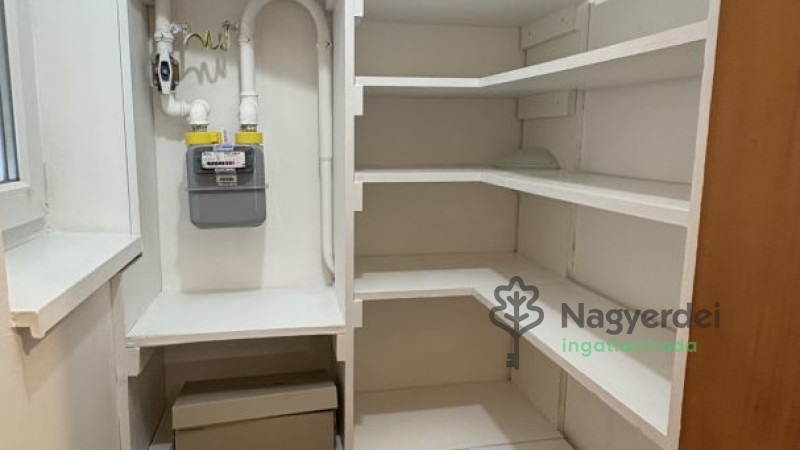 Debrecen, Nagyerdőalja, Lakás, tégla lakás  