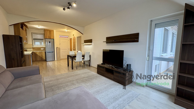 Debrecen, Nagyerdőalja, Lakás, tégla lakás  