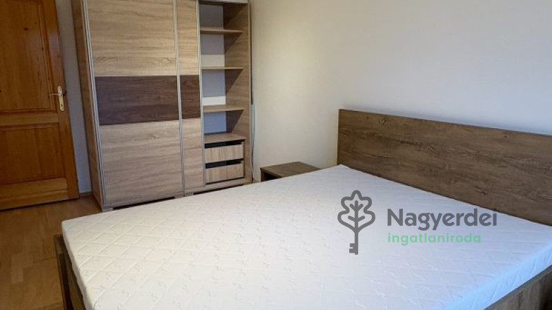 Debrecen, Nagyerdőalja, Lakás, tégla lakás  