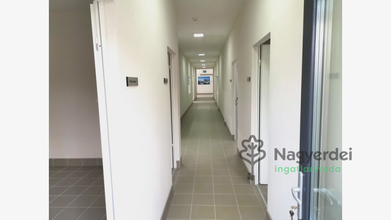 Hajdúbagos, Ipari ingatlan, ipari, keresk. épület  