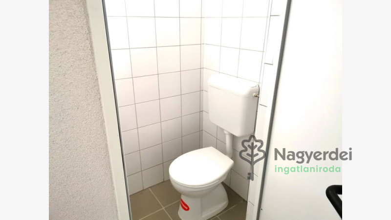 Hajdúbagos, Ipari ingatlan, ipari, keresk. épület  