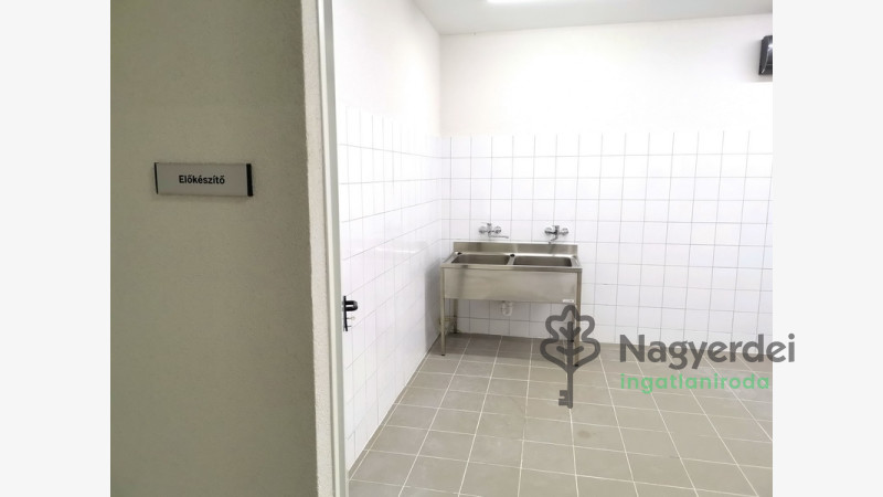 Hajdúbagos, Ipari ingatlan, ipari, keresk. épület  