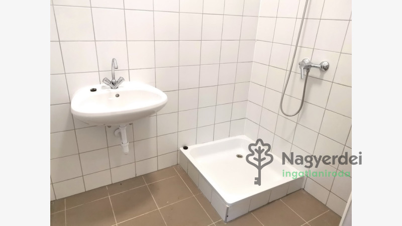 Hajdúbagos, Ipari ingatlan, ipari, keresk. épület  
