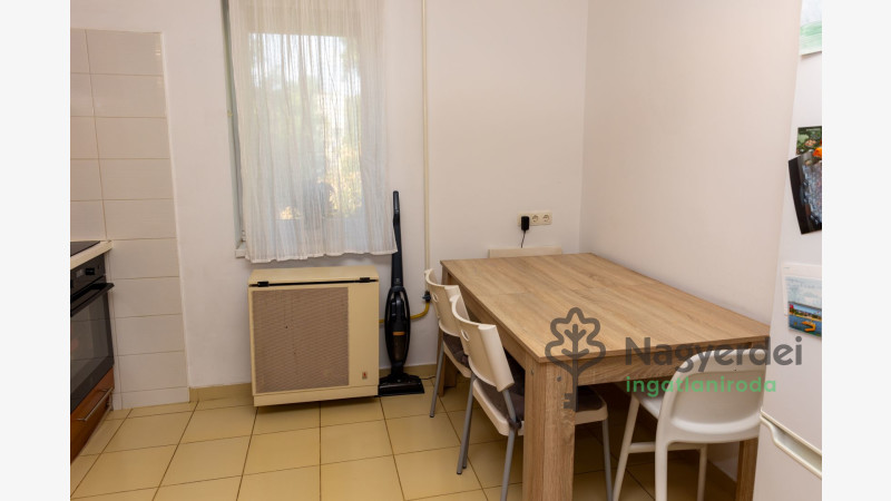 Debrecen, Bem tér, Lakás, tégla lakás  