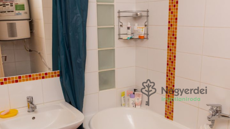 Debrecen, Bem tér, Lakás, tégla lakás  