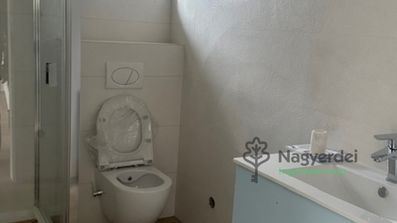 Debrecen, Vargakert, Lakás, tégla lakás  