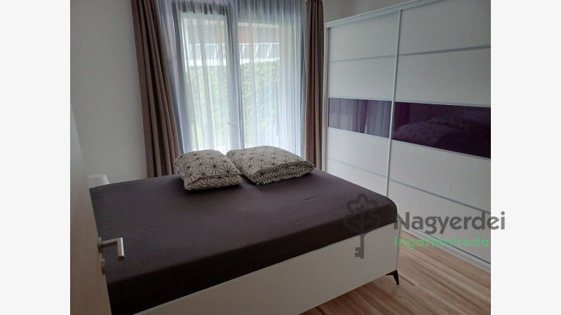 Debrecen, Bem tér, Lakás, tégla lakás  