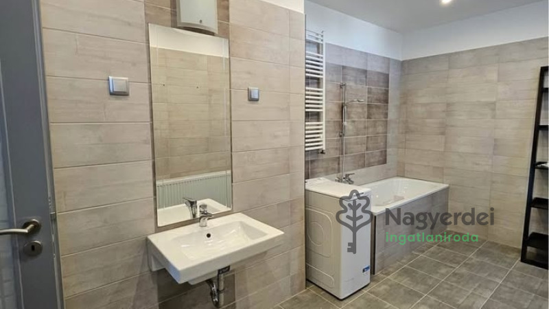 Debrecen, Egyetemváros, Lakás, tégla lakás  