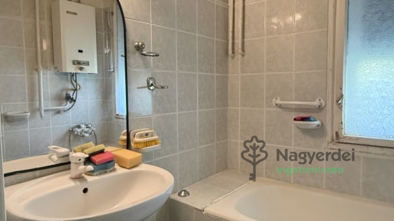 Debrecen, Nagyerdő, Lakás, tégla lakás  