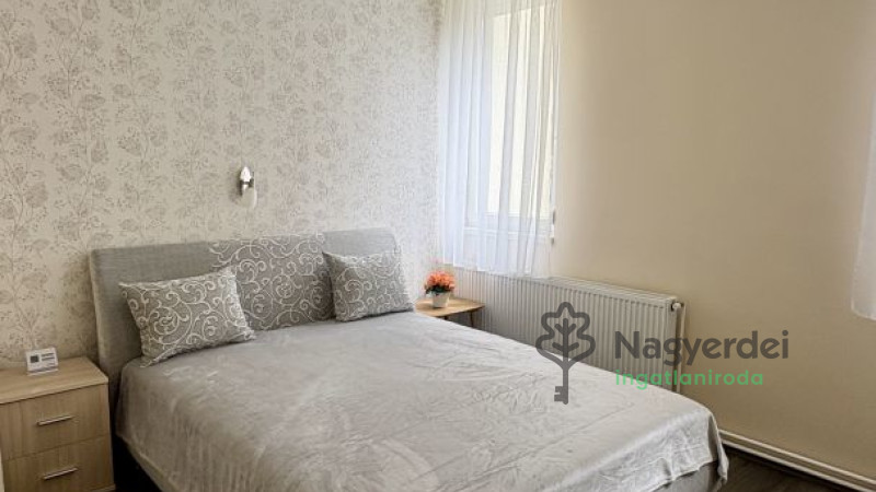 Debrecen, Libakert, Lakás, csúsztatott zsalus  