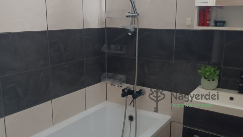 Debrecen, Libakert, Lakás, tégla lakás  