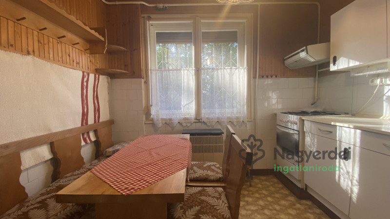 Debrecen, Egyetemváros, Lakás, tégla lakás  