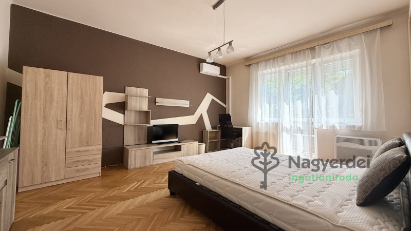 Debrecen, Péterfia, Lakás, tégla lakás  