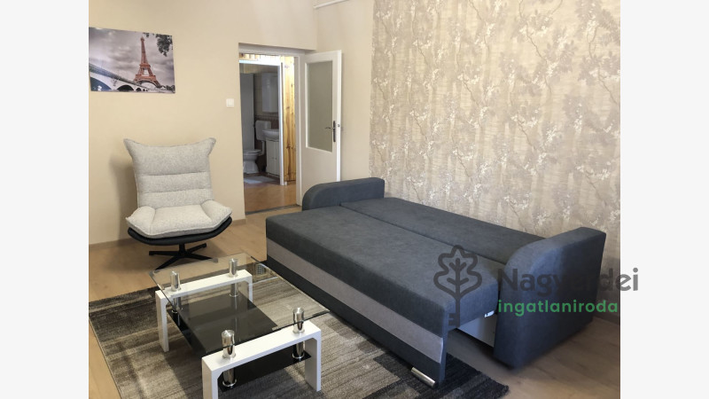 Debrecen, Nagyerdőalja, Lakás, tégla lakás  