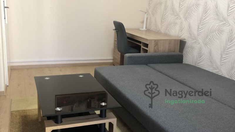 Debrecen, Nagyerdőalja, Lakás, tégla lakás  