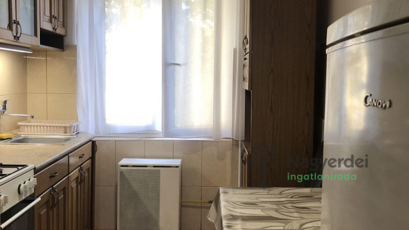 Debrecen, Nagyerdőalja, Lakás, tégla lakás  