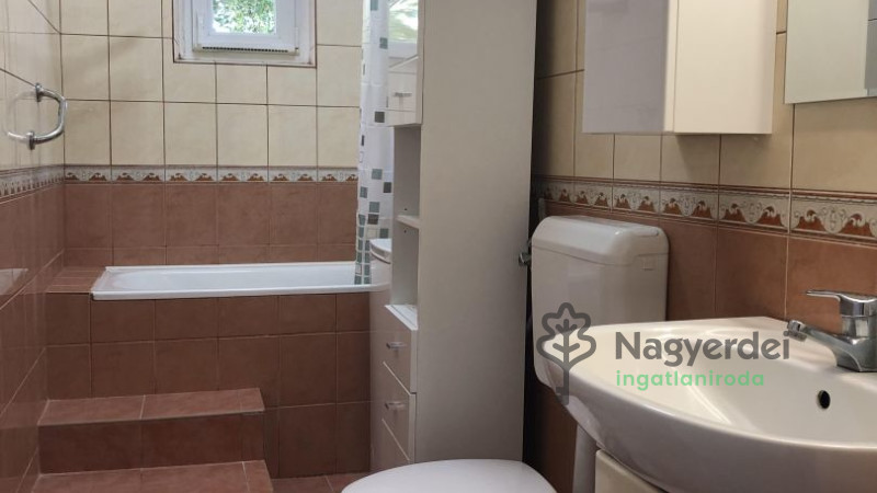 Debrecen, Nagyerdőalja, Lakás, tégla lakás  