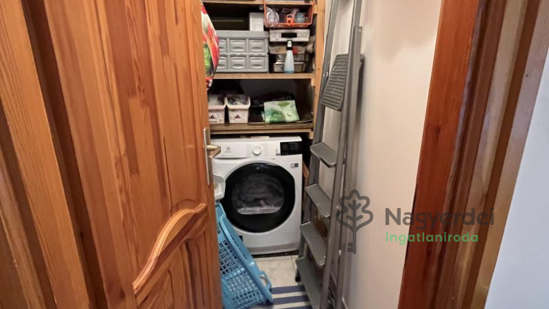 Téglás, Ház, sorház  