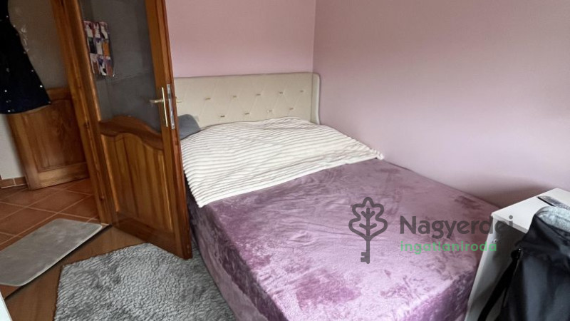 Téglás, Ház, sorház  