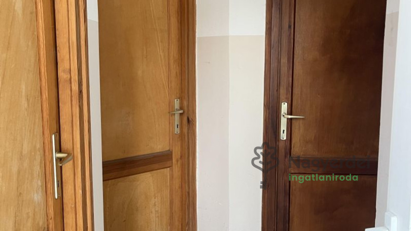 Téglás, Ház, sorház  