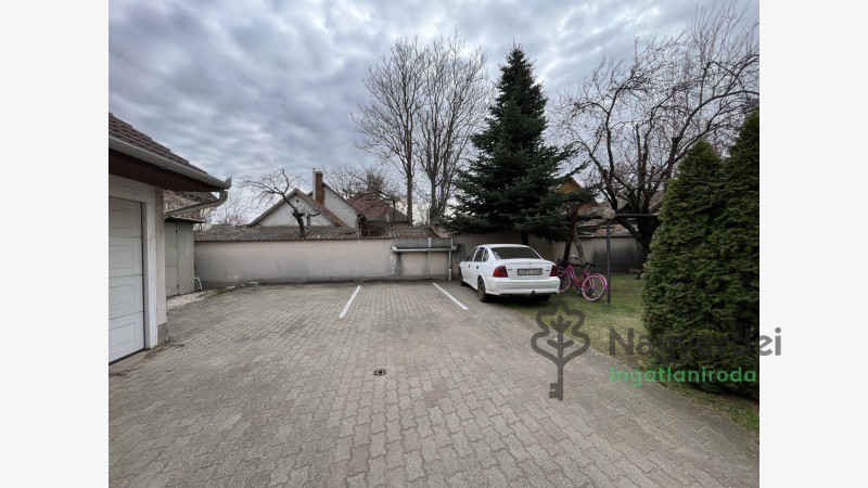 Téglás, Ház, sorház  