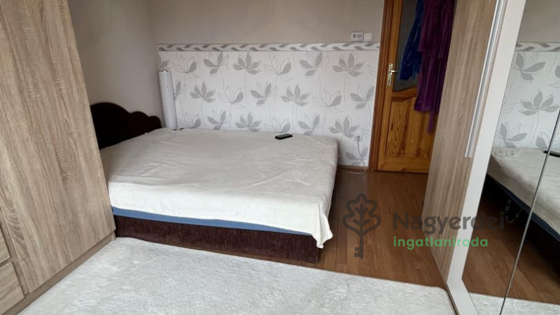 Téglás, Ház, sorház  