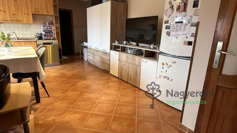 Téglás, Ház, sorház  