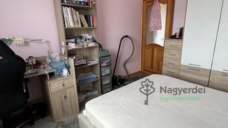 Téglás, Ház, sorház  