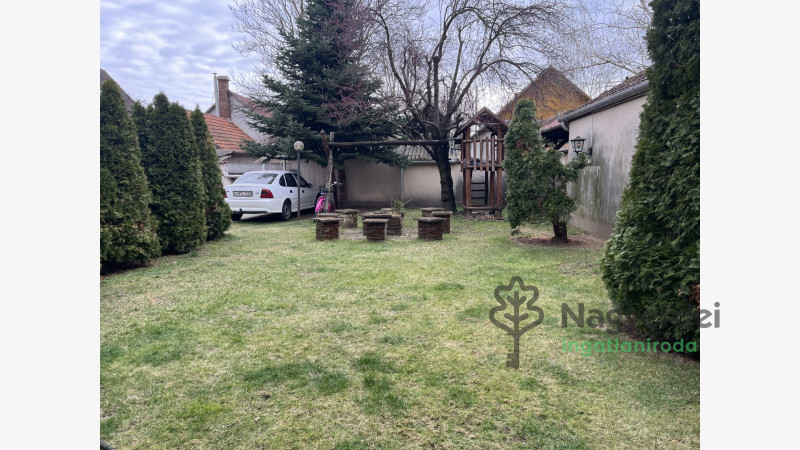 Téglás, Ház, sorház  