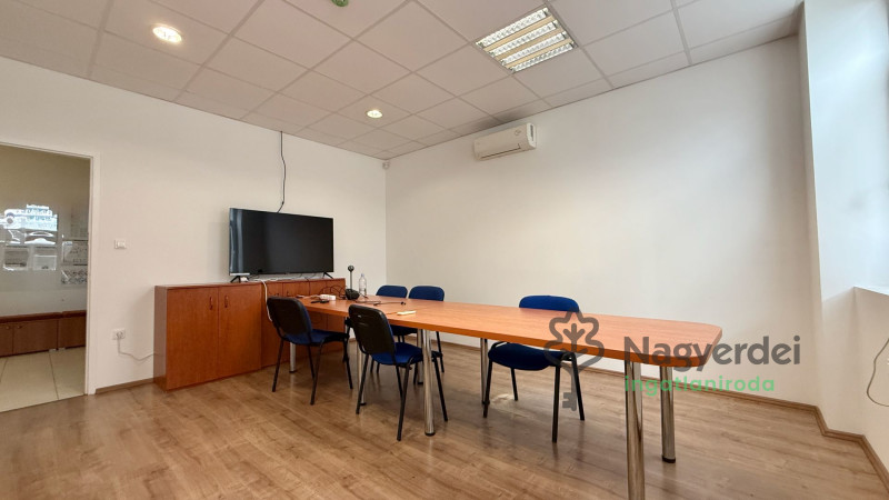 Debrecen, József Attila-telep, Iroda, nem irodaházban  