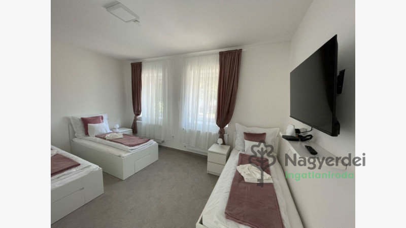 Debrecen, Nagyerdőalja, üdölő, hétvégiház  