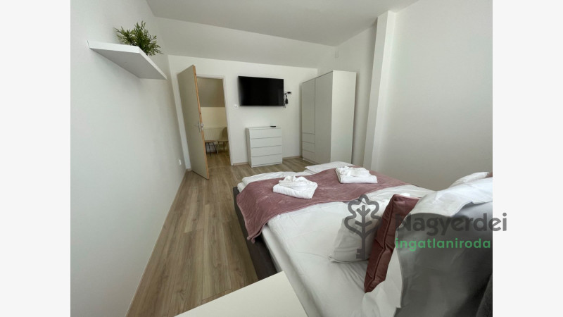 Debrecen, Nagyerdőalja, üdölő, hétvégiház  